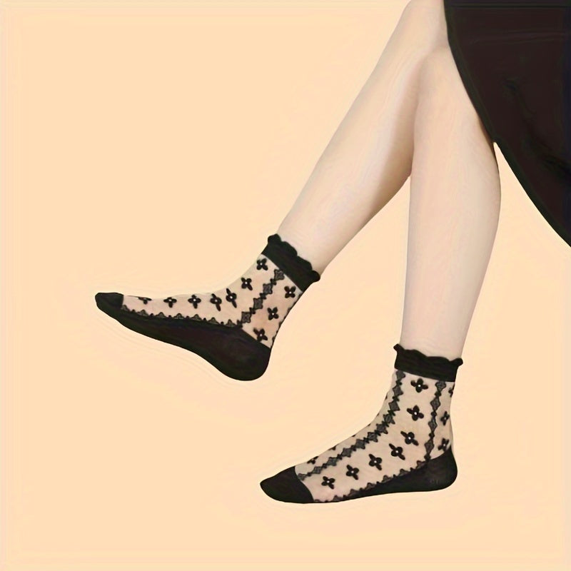 5/6 pairs of vintage embroidery socks for women, made of comfortable and breathable mesh fabric.