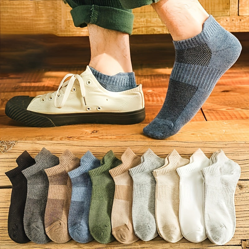 10 pairs of versatile, comfortable boat socks in mixed solid colors.