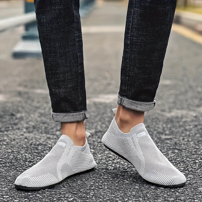 Men's loafers and casual outdoor shoes, also known as lazy shoes.