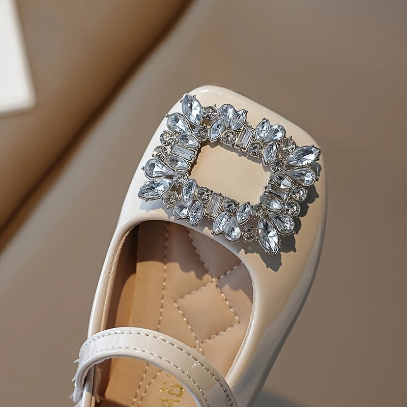 Stylish rhinestone flat shoes for girls, soft and lightweight for spring.