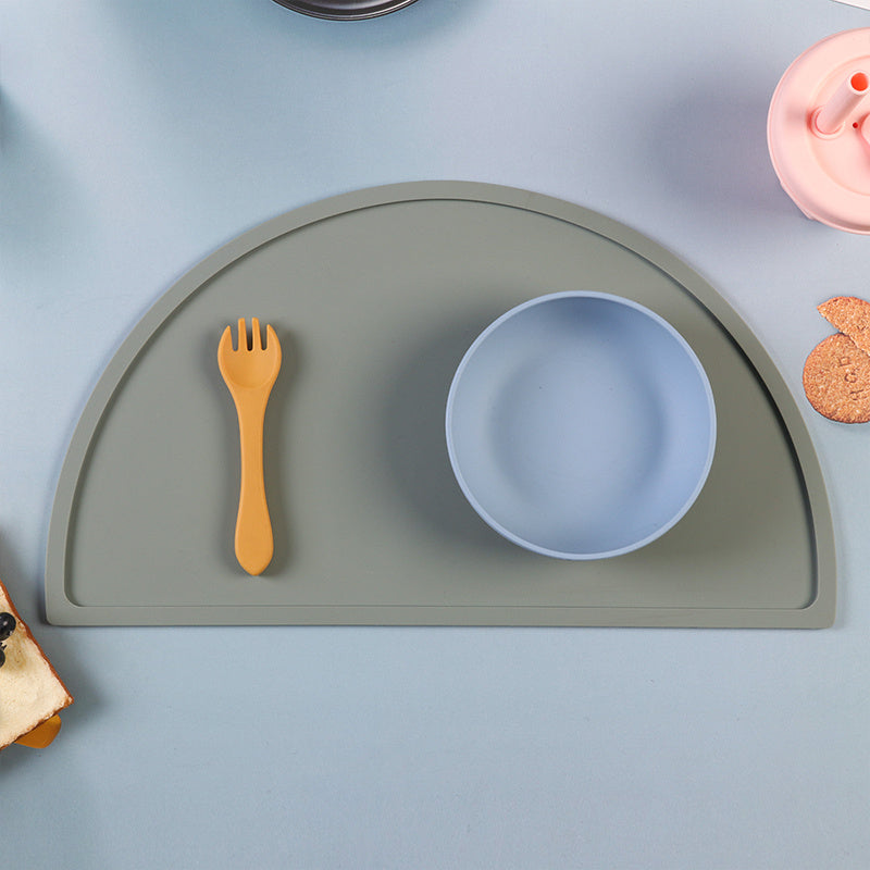 Ensure your baby's meals stay clean and safe with this food-grade silicone baby placemat! The perfect gift for Christmas, Halloween, or Thanksgiving.