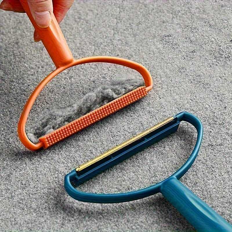 Double-sided manual hair remover made of plastic, ideal for clothes and sweaters, for home and travel use.