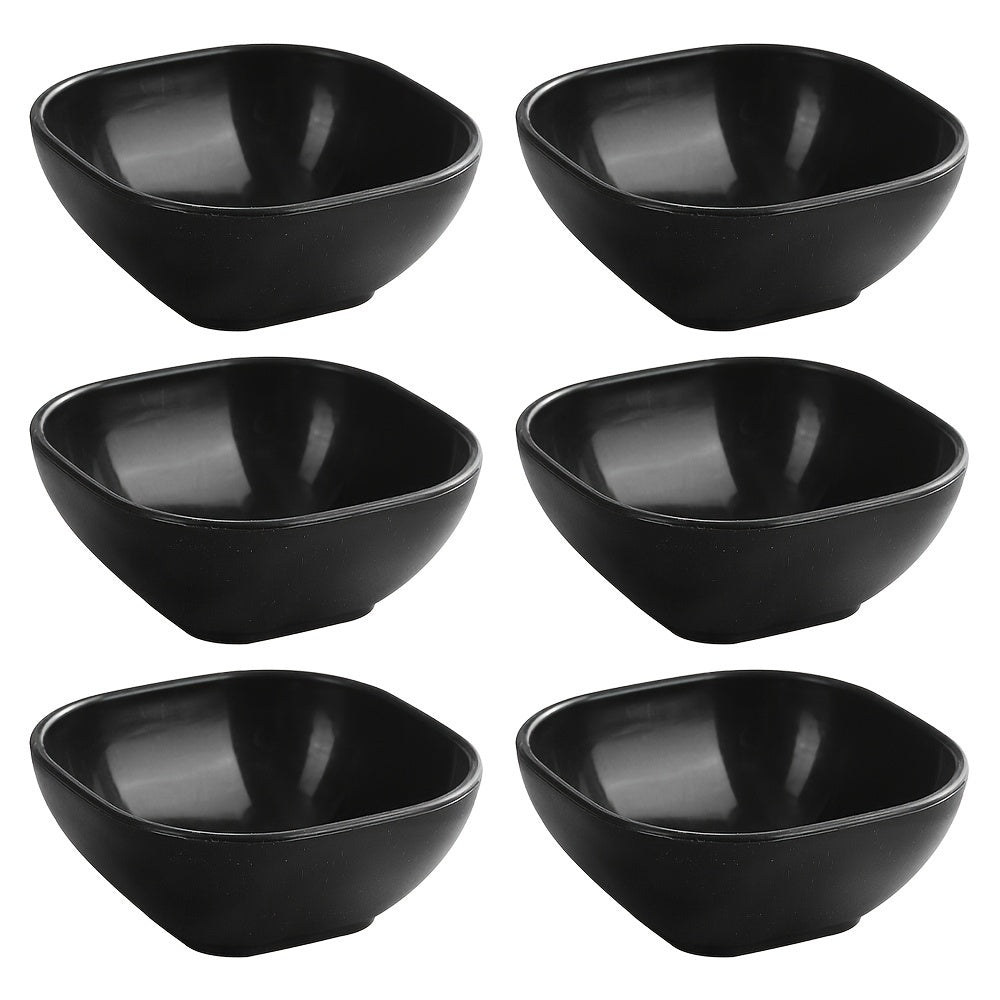 6 pack of 9.65 cm square dessert bowls made of rust-resistant polypropylene (PP). Ideal for serving condiments, jam, and side dishes in the home kitchen and dining.