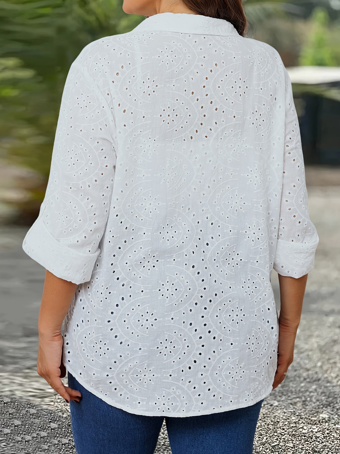 Oversized, hollow fabric vacation shirt with rolled sleeves and small shoulder drop.