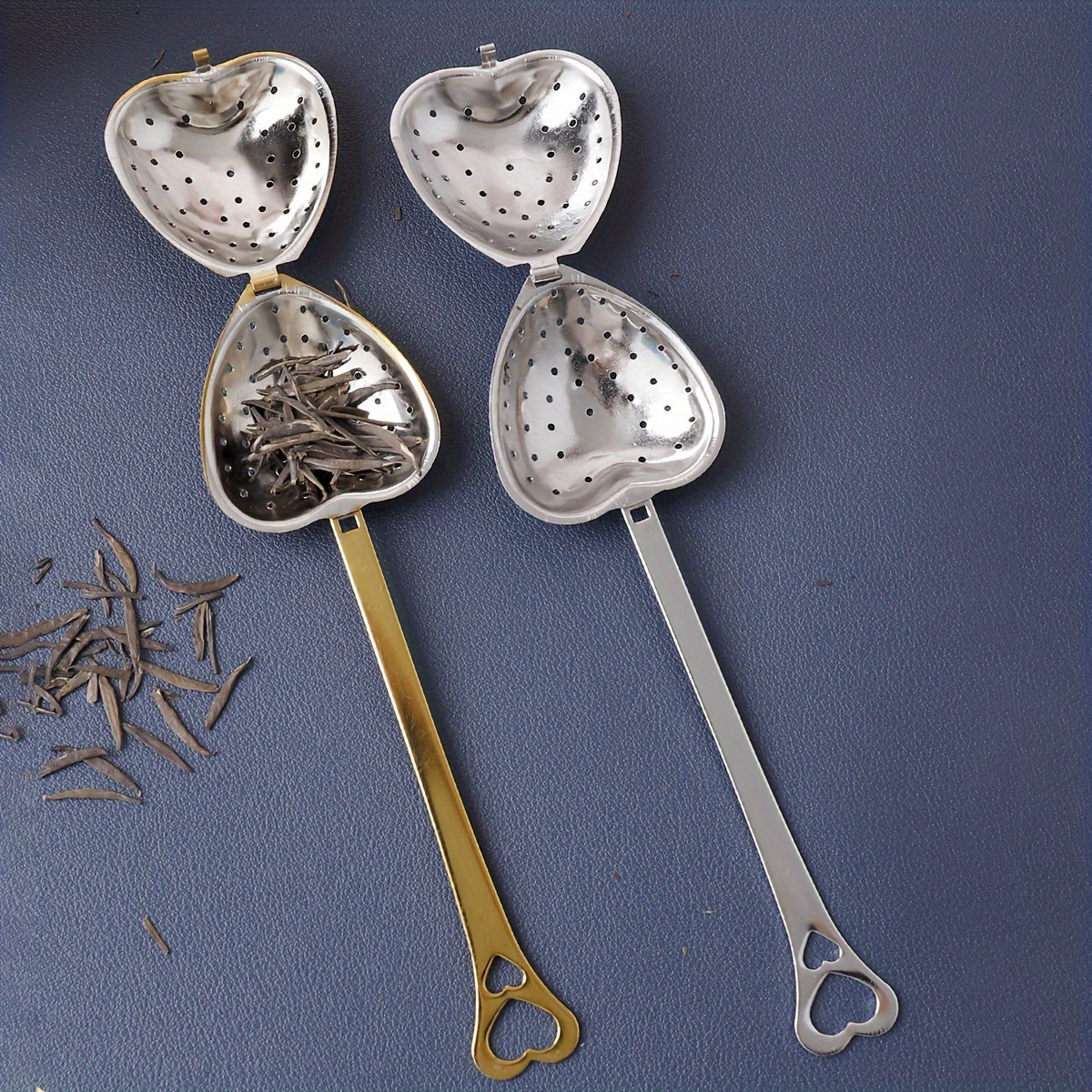 Heart-shaped tea infuser made of stainless steel, perfect for loose leaf tea, spices, and seasonings. An ideal kitchen accessory for home or office, and a great gift for Christmas or Halloween. Can also be used as a tea ball or other tea accessories.