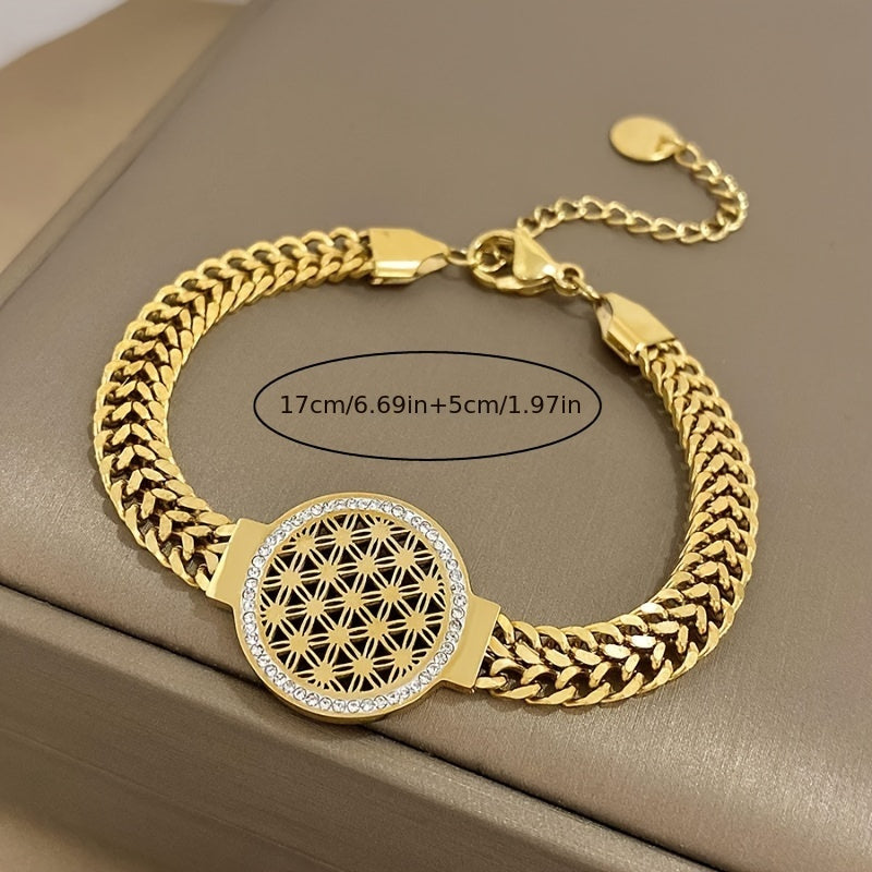 Round brand bracelet made of stainless steel plated with 18K gold and hollowed out, studded with rhinestones.