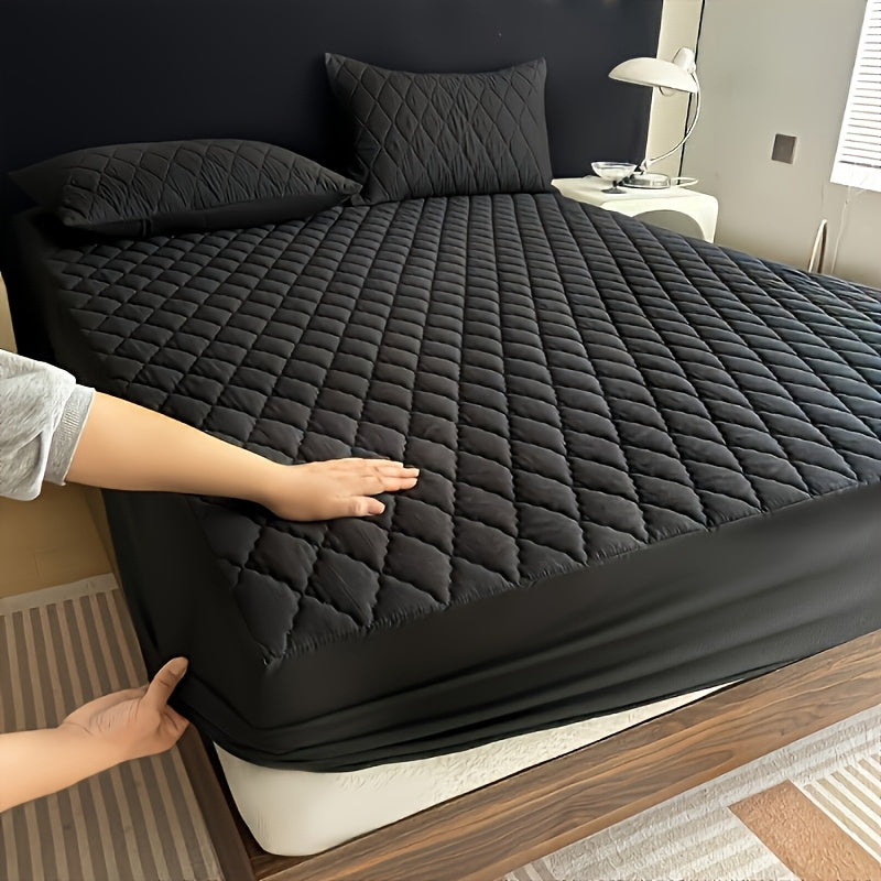 Diamond-pattern waterproof mattress cover made of thickened material, without pillow core and pillowcase included. Provides ultimate comfort and protection for your mattress in bedrooms, guest rooms, and hotels. Ultra-soft and comfortable for a restful