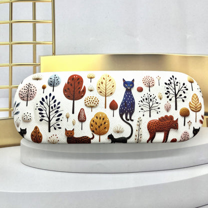 Animal print glasses case that is chic, durable, and stylish for women. Perfect for both casual and business wear, this portable accessory is a fashionable choice for protecting your glasses.