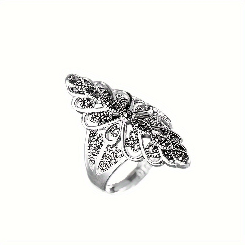 A truly one-of-a-kind gift, this 6.8 gram retro hollow heart-shaped ring in 925 silver features a unique oval four-prong setting with black zirconia. Perfect for both ladies and gentlemen who appreciate fine jewelry.