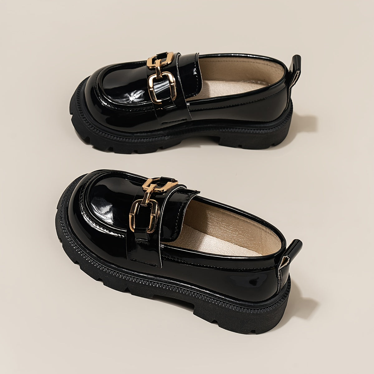 Fashionable loafers with metal buckle for kids - comfortable slip-on shoes for all seasons.