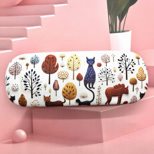 Animal print glasses case that is chic, durable, and stylish for women. Perfect for both casual and business wear, this portable accessory is a fashionable choice for protecting your glasses.