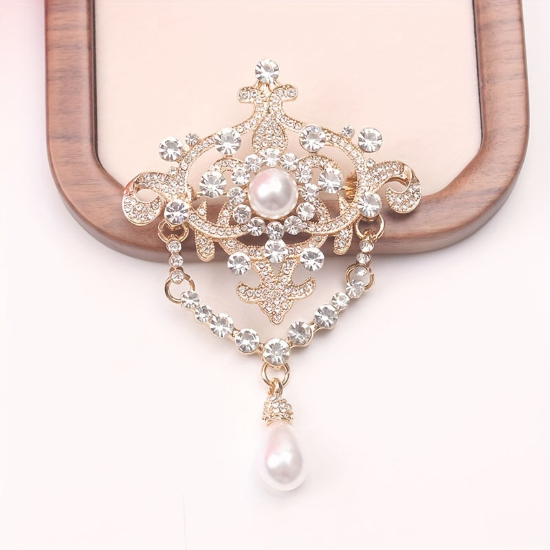 Stylish antique-inspired brooch adorned with faux pearls and sparkling rhinestones, exquisite jewelry perfect for women, ideal for weddings and bridesmaid gifts.