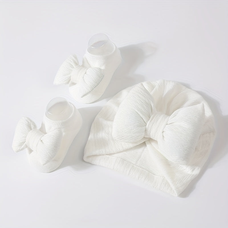 Newborn knit fleece bow hat and sock set, perfect for Thanksgiving, featuring cartoon theme. Breathable and suitable for girls aged 0-3 years.