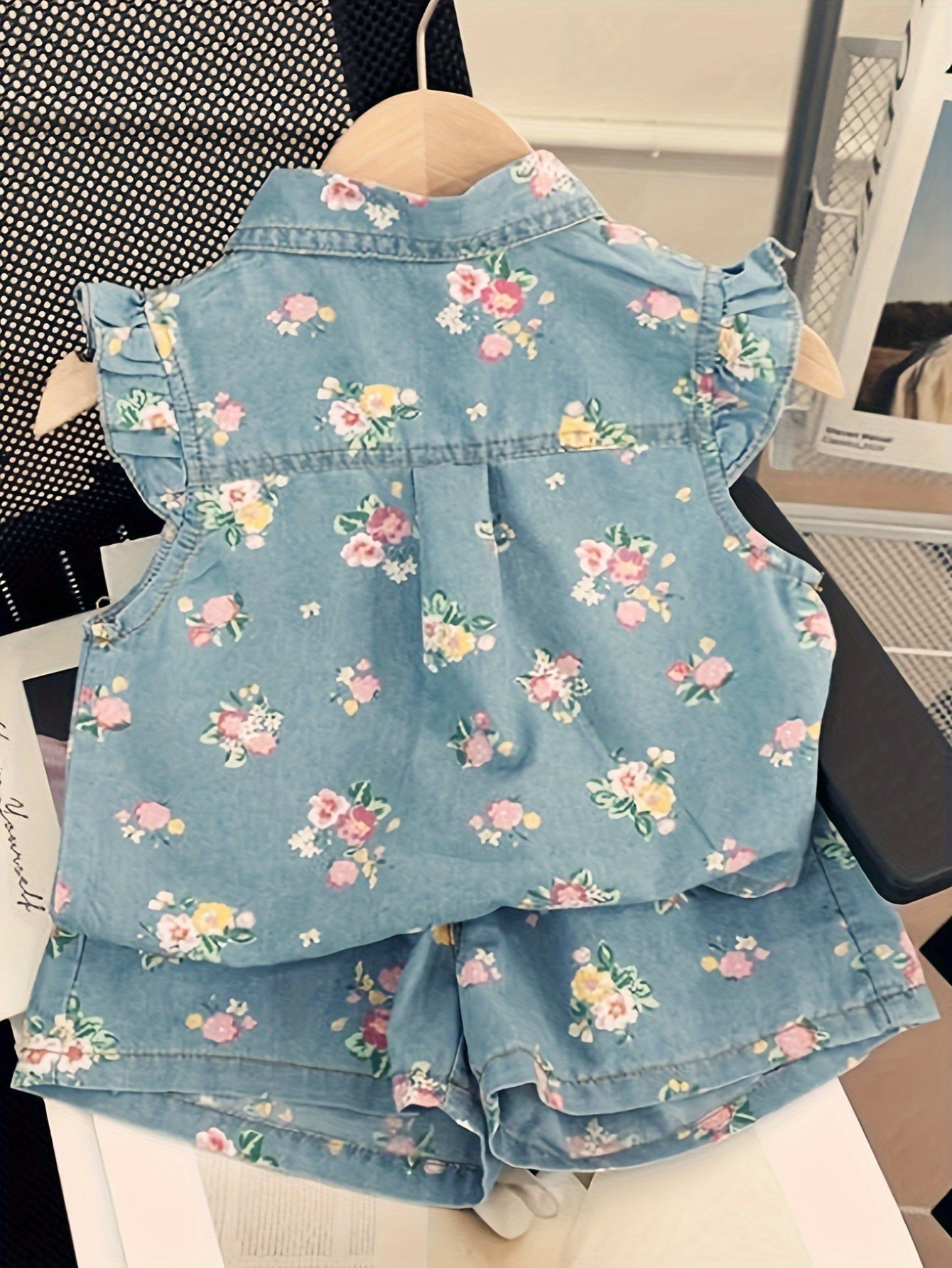 Kids denim floral print outfit set with short sleeve top and matching shorts for toddlers and children 3-8 years. Made of 100% polyester woven fabric, non-stretch. Suitable for summer daily