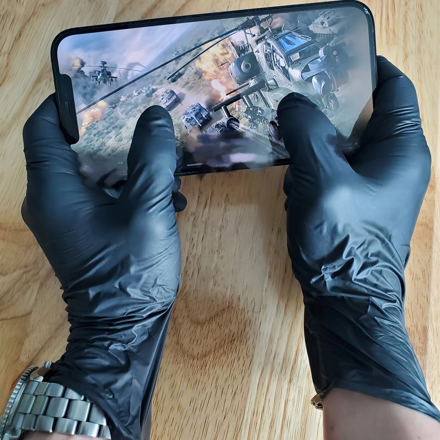 Disposable nitrile gloves available in packs of 50 or 100. These durable gloves are perfect for household cleaning tasks. Waterproof and suitable for use in kitchens, tattooing, hair dyeing, pet care, beauty salons, and other cleaning needs. A must-have