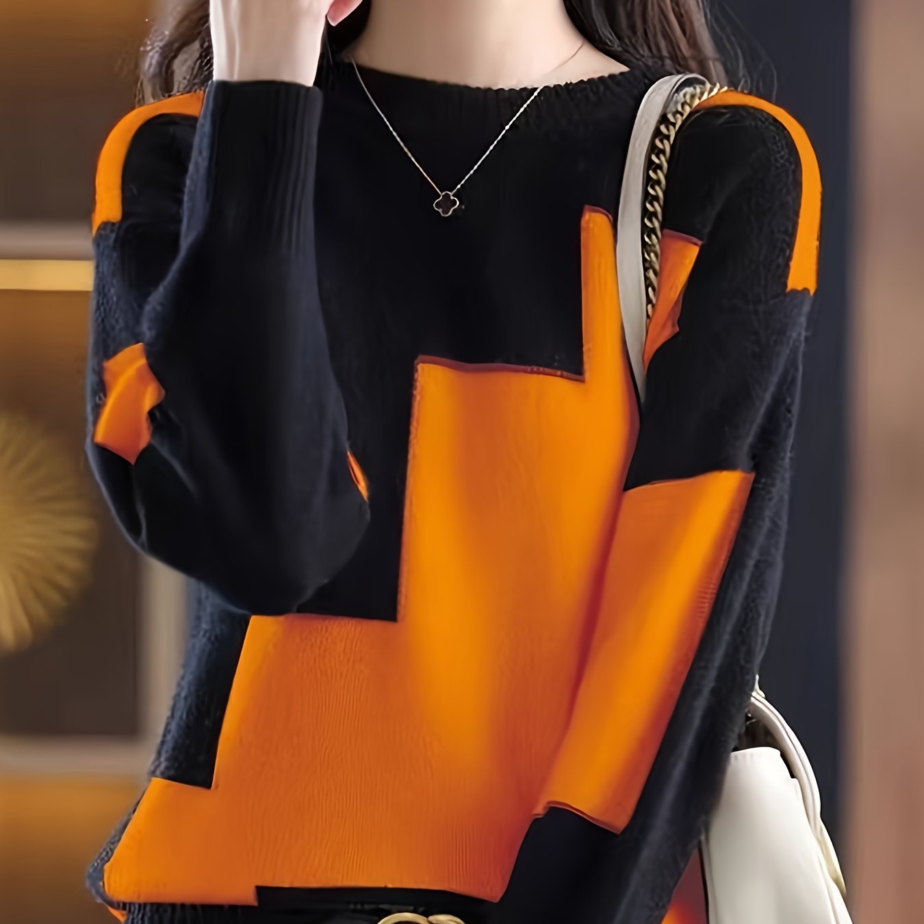 Women's color-blocked round-neck sweater, perfect for autumn and winter.