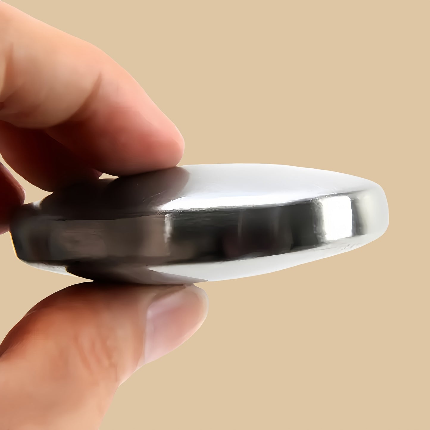 Get rid of unpleasant smells with the 1pc Sleek Oval Stainless Steel Soap. This odor-neutralizing metal bar comes with a black holder, making it perfect for use in your home, kitchen, or bathroom. This durable design is not only practical but also adds a