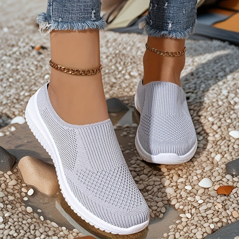 Women's slip-on loafers with soft, breathable fabric and PU sole, perfect for spring and summer. Ideal for casual wear.