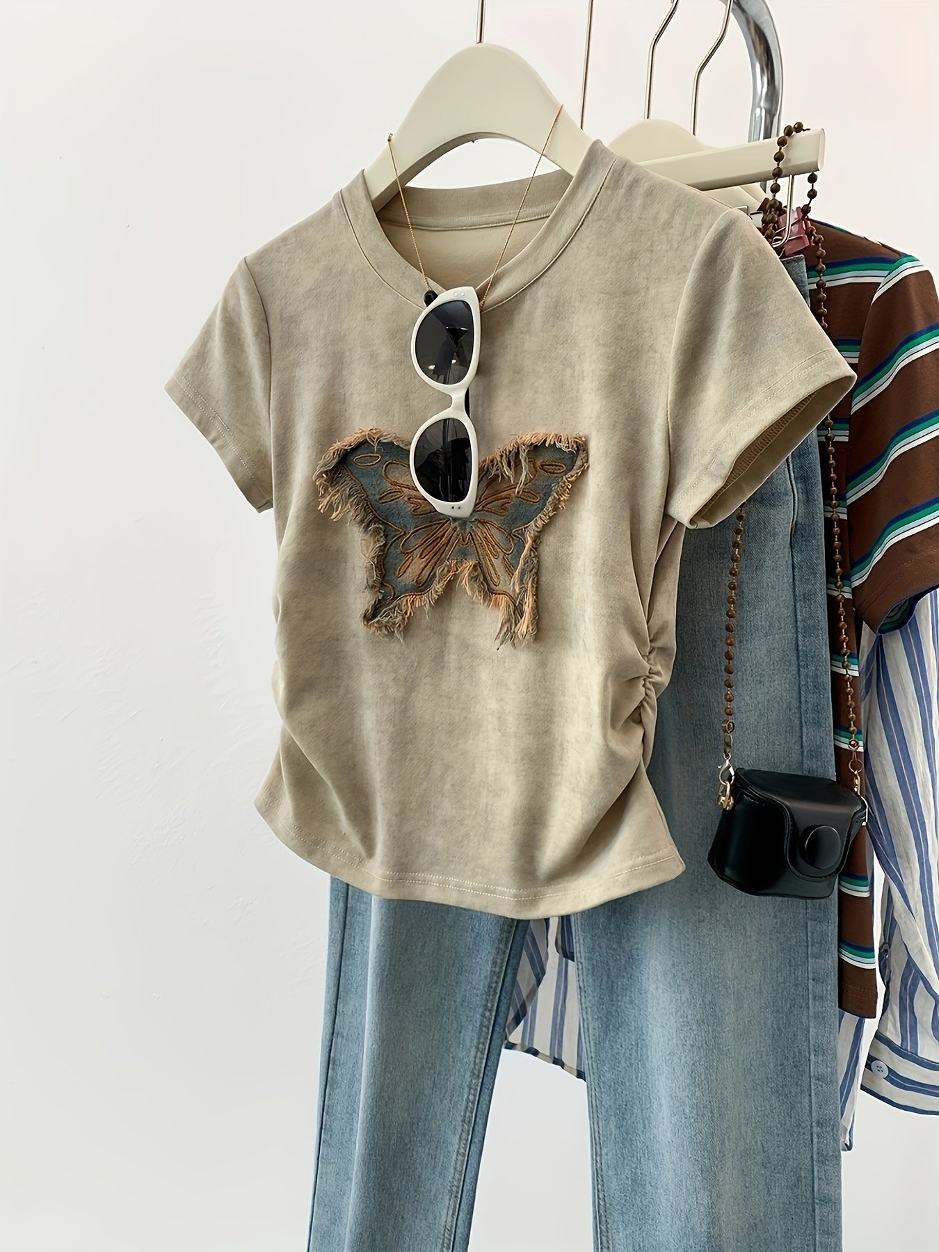 Short sleeve butterfly patch t-shirt for spring and summer. Casual crew neck top for women.