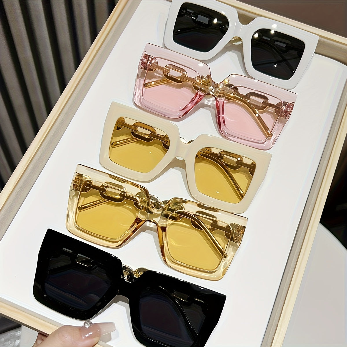 5-Pack Women's Square Glasses with Large Frame and Golden Chain, Multicolor Polycarbonate Lens, Ideal for Daily Use and Vacation.