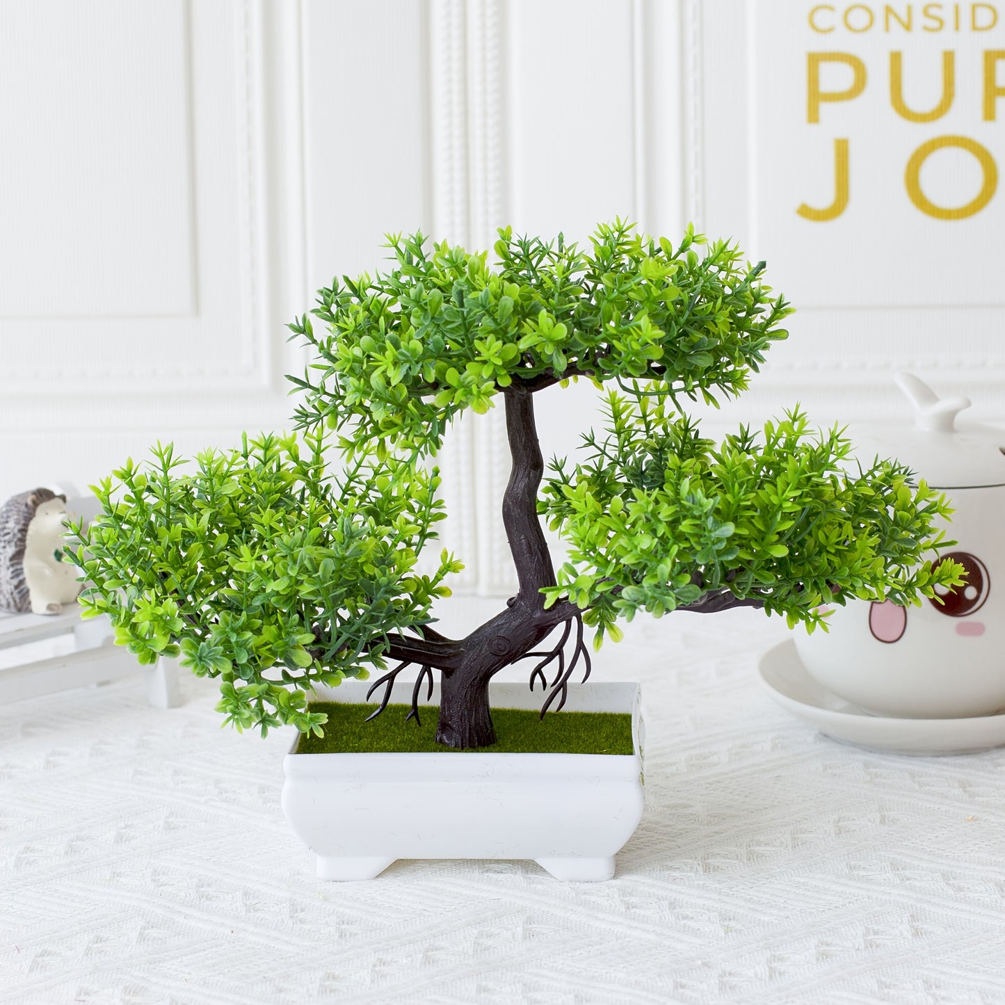 Small plastic bonsai for wholesale with a realistic look, perfect for home decoration.