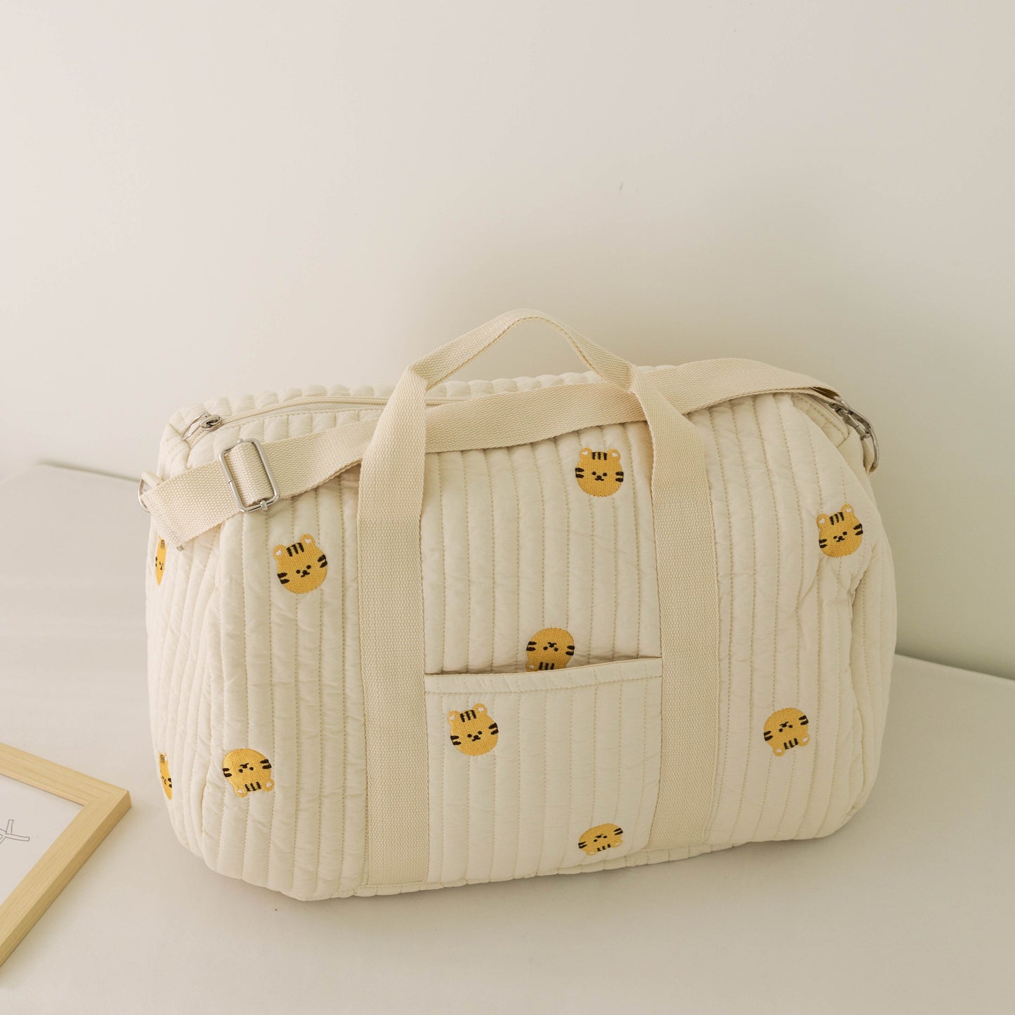 Chic Travel Bag with Elegant Embroidery - Spacious, Convenient, Ideal for Busy Moms!