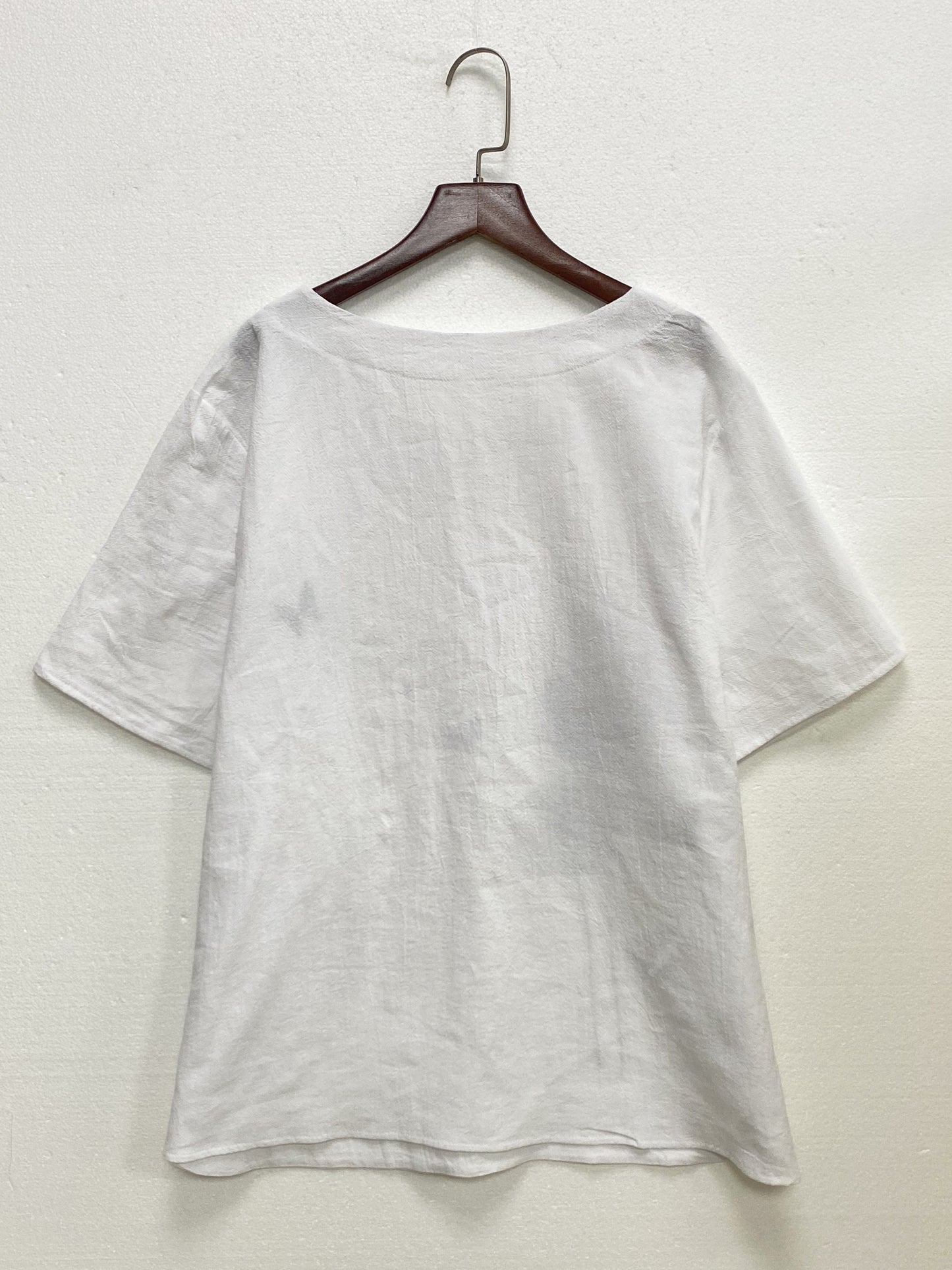 Casual loose cotton linen shirt with floral print, button detail, and round neck, suitable for all seasons.