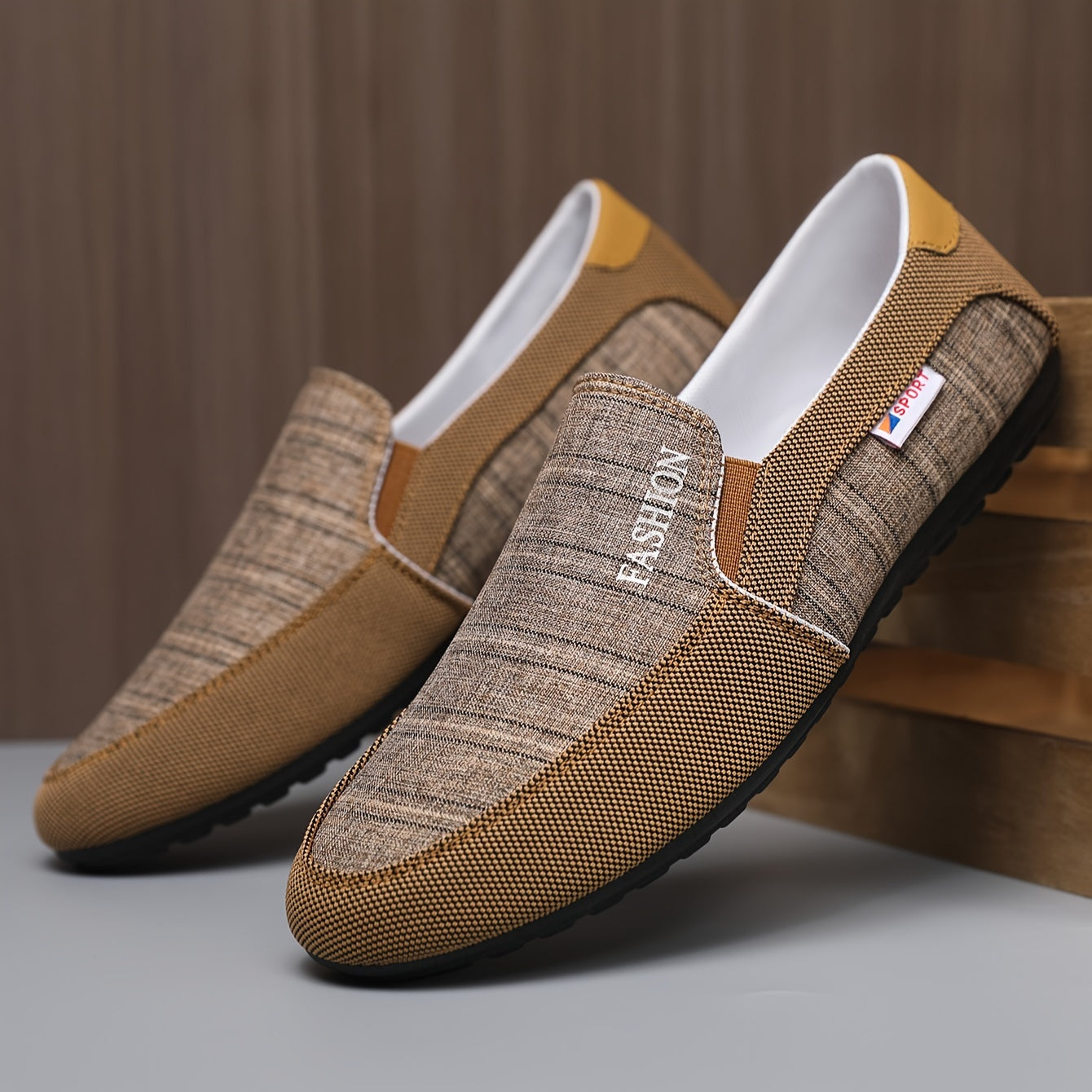 Stylish and comfortable men's canvas sneakers for spring/summer, easy slip-on and breathable.