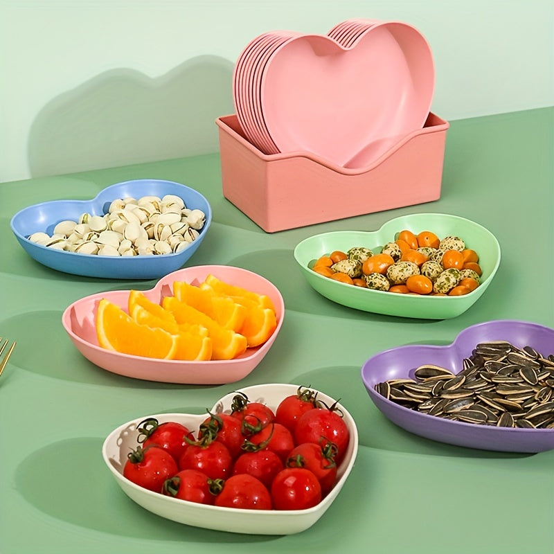 5-piece heart-shaped snack and fruit plate set made of durable plastic, perfect for desserts and pickles - an ideal kitchen accessory.