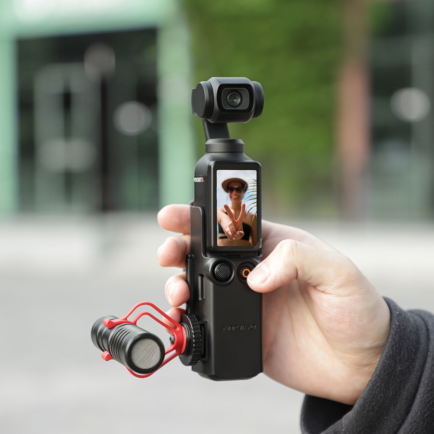 Комплект аксессуаров для DJI Pocket 3 с противоударным ремнем, холодным башмаком, защитной рамкой и удлиненной ручкой.