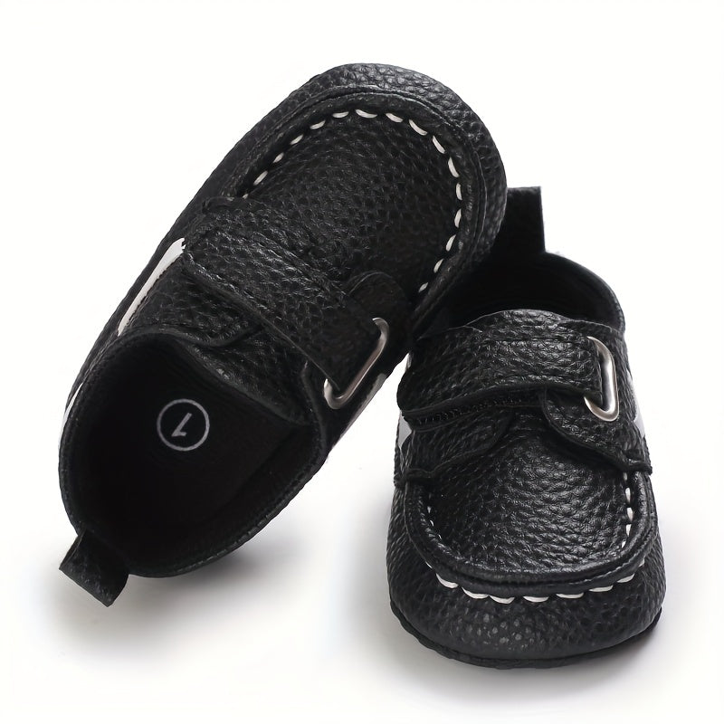 Baby boys and girls can stay comfortable and safe in these lightweight, non-slip sneakers with hook and loop fastener, suitable for indoor and outdoor wear all year round.