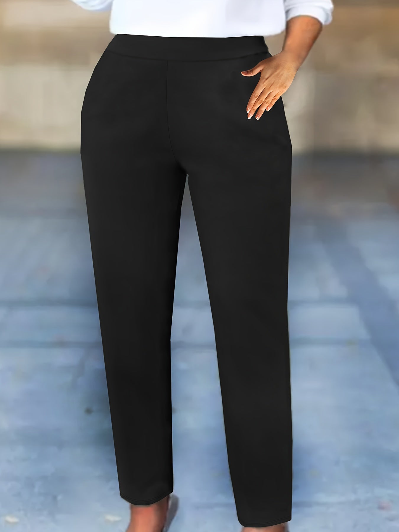 Elegant high-waisted solid pants for spring & summer in plus sizes.