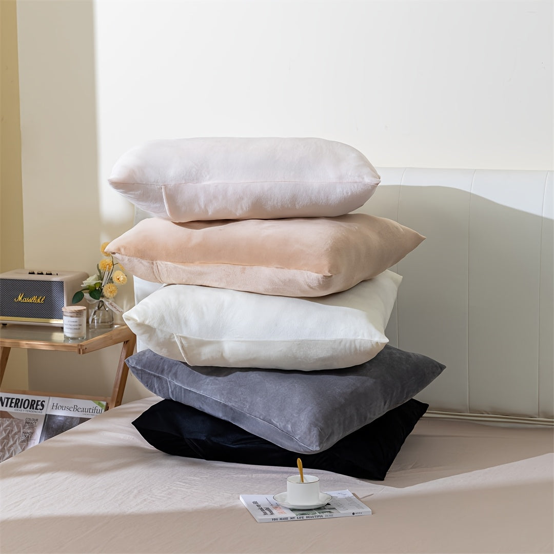 Stay cozy and stylish this winter with our Scandinavian INS-inspired Velvet Pillowcase. Perfect for student dorms, hotels, living rooms, and bedrooms, this soft and comfortable pillowcase is made of thickened crystal velvet for extra warmth. Featuring an