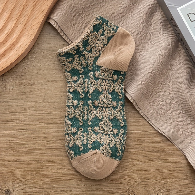 Floral print ankle socks in retro court style, 8 pairs for women.