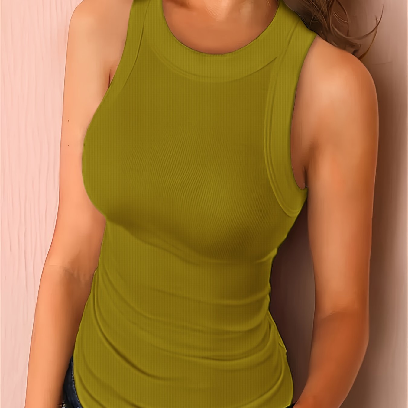 Thread Women's seamless tank top is a versatile slim-fit top for all seasons, featuring a colorful round neck and wide shoulder straps that can be worn alone or layered under other tops.