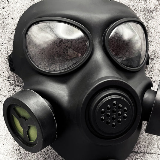 Military-style Spooky Gas Mask for Halloween - Made of PP Material, No Batteries Required - Great for Cosplay and Parties