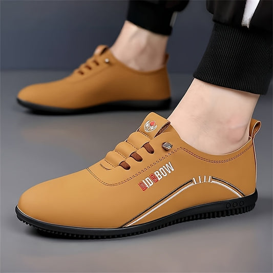 Casual sports shoes for men featuring solid color design and letter print, suitable for both recreational and business settings.