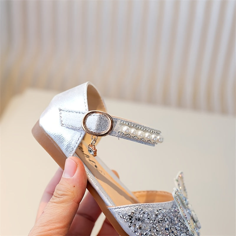 Girls' sandals with fake pearl and sequin embellishments.