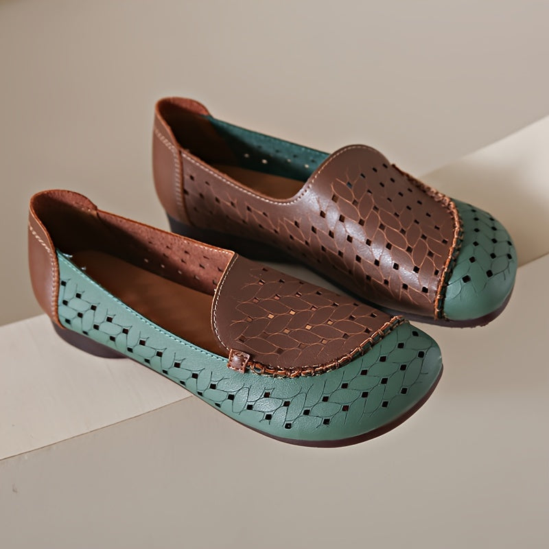 Women's lightweight, breathable clogs with contrast colors.