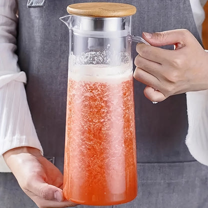 Heat-resistant PC water pitcher with lid and handle, suitable for hot and cold beverages, cold brew, iced tea, and juice. A must-have accessory for your kitchen and dining needs.