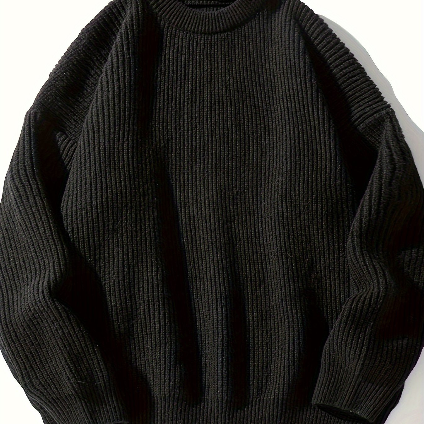 Casual men's sweater with loose fit ribbed knit and round neck for fall/winter wear.