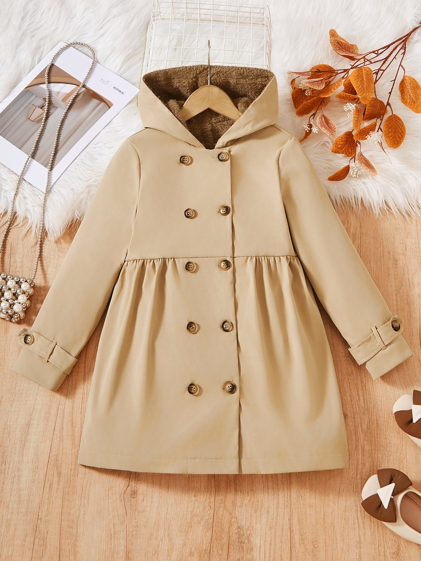 Padded hooded coat with a lightweight double-breasted style.