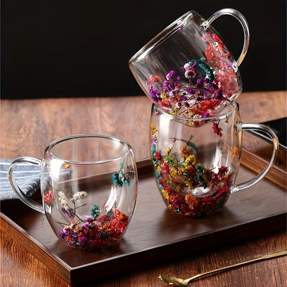 Glass coffee cup with dried flower inside, double-walled espresso cup with heat insulation and quicksand effect, suitable for both hot and cold drinks. Perfect birthday gift.