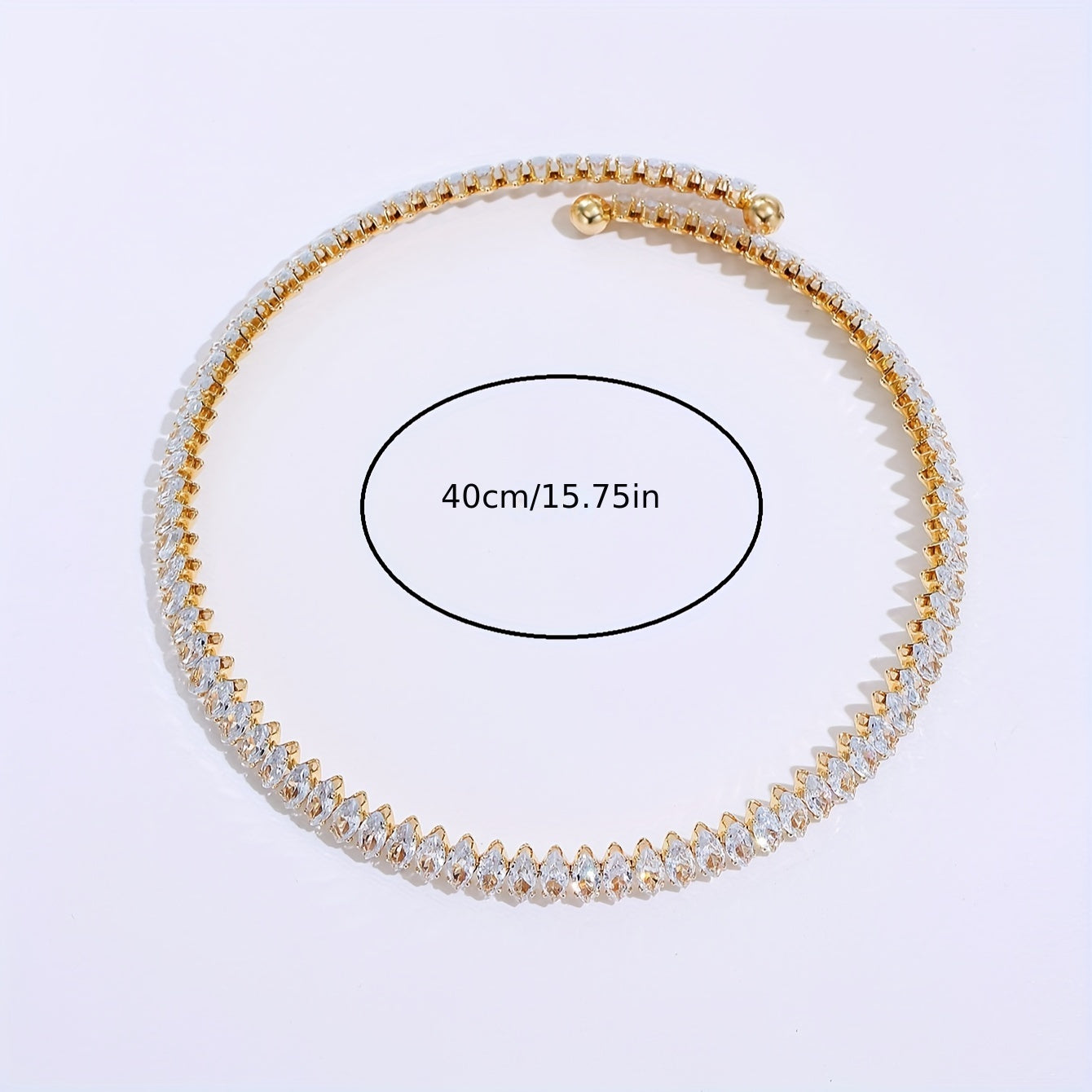 Elegant zirconia and copper necklace with 18K gold plating, perfect for special occasions. Exquisite jewelry for women.