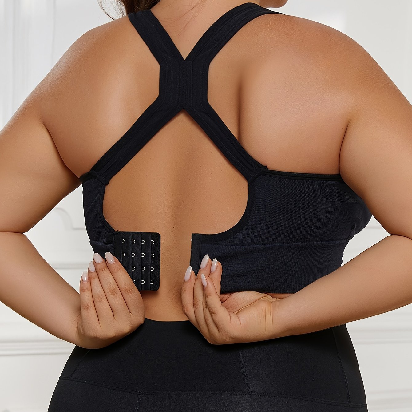 Plus Size Seamless Sports Bra made of solid color knit fabric with medium stretch, composed of 83% polyamide and 17% elastane. Features removable padding, wireless design, and a lightweight