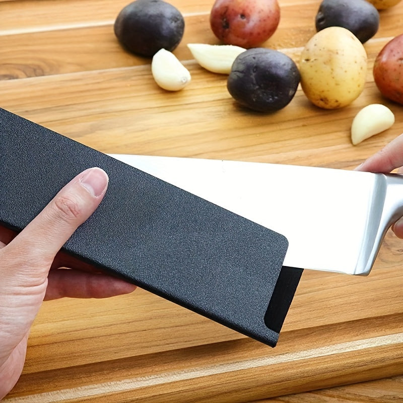 This set includes 5 universal knife edge protectors that are non-BPA and waterproof. They are made with wear-resistant felt lining to gently protect the blades of your knives. Perfect for use in the kitchen, outdoor camping, or hunting, these knife