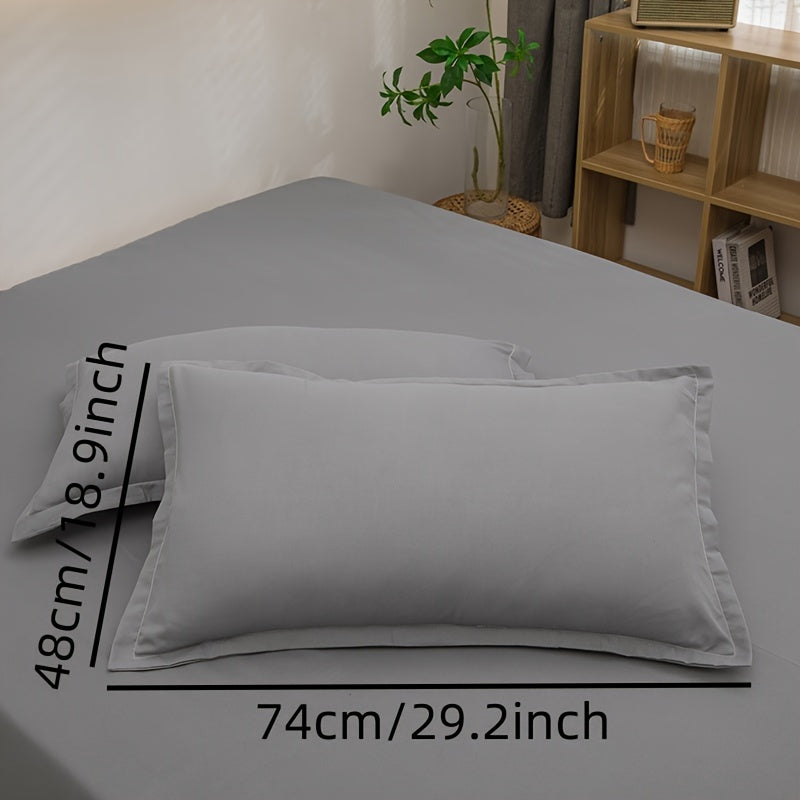 Set of 2 Soft and Breathable Pillowcases in Solid Color - Gentle on the Skin, Easy to Clean in Machine with Envelope Closure for Bedroom or Guest Room, Available in a Variety of Pure Colors