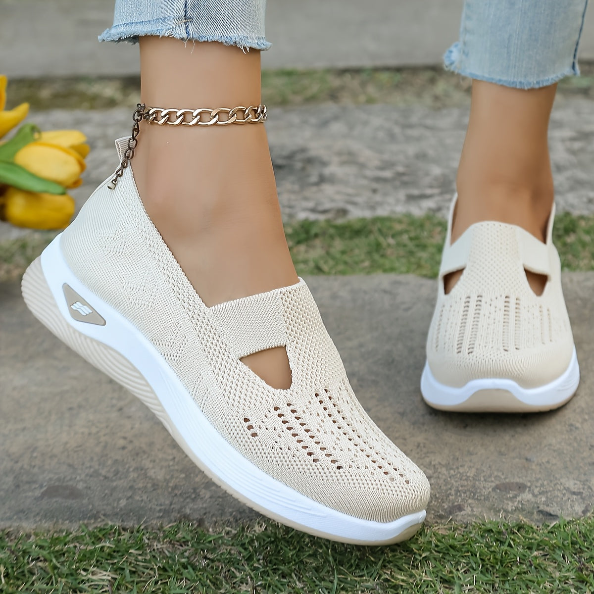 Breathable knit ballet flats with rubber sole for all seasons.