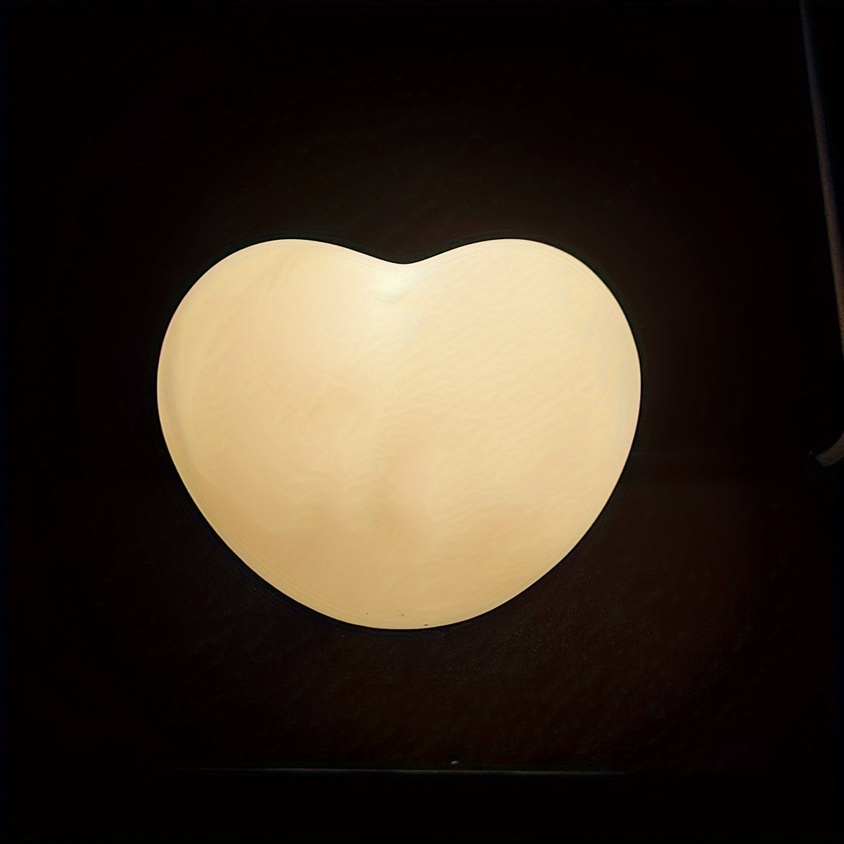 LED Love-Shaped Light, Ideal for Christmas and Holiday Décor, Perfect Gift for Couples and Friends, Portable and Compact Design, Great for Family Parties and Bedroom Lighting, Battery-Powered, Makes Small Gifts