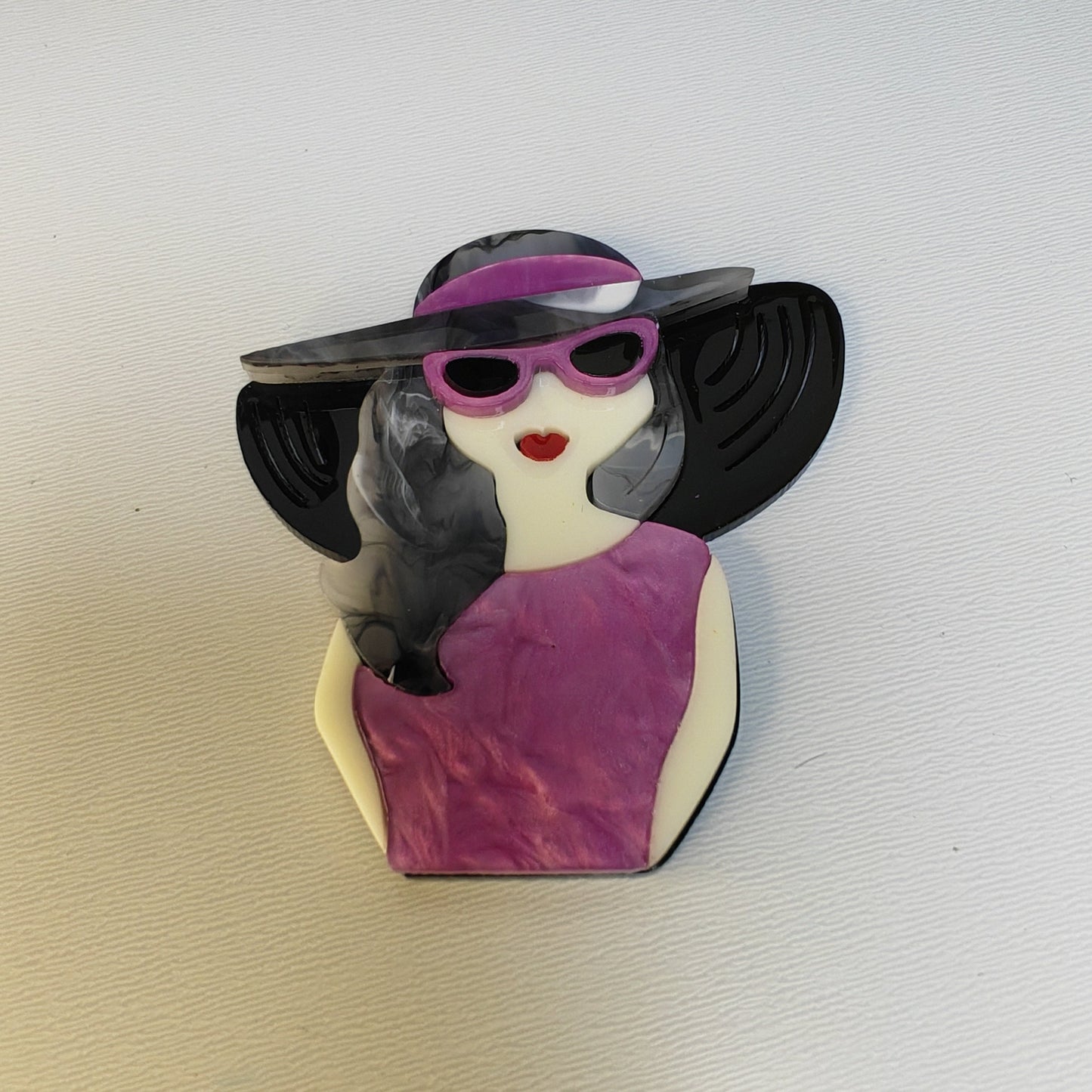 Elegant Cute Cartoon Theme Acrylic Lady with Hat and Dress Brooch, Irregular-Shaped Pin Accessory in 1-Pack